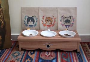 Cat table for cats to eat elegantly